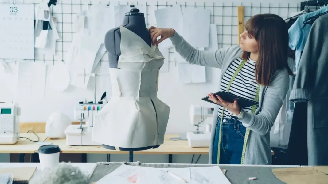 How To Become A Skilled Fashion Designer.